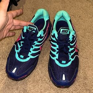 Woman’s Nike running shoes great condition